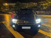 Bán Toyota LandCruiser VX V8 dụng tích 4.6L, sx 2016 đăng ký 2017, xe màu đen nội thất kem