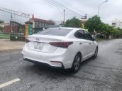 Gia đình cần bán chiếc Hyundai Accent màu trắng, số tự động, sx 2019