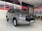 Cần bán gấp Toyota Innova đời 2017, màu bạc còn mới 