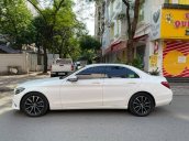 Cần bán lại xe Mercedes C200 năm 2019, màu trắng mới chạy 20.000km