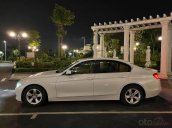 Bán nhanh giá thấp chiếc BMW 320i trắng nội thất kem model 2015