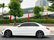 Xe chính chủ bán Mercedes C300 AMG model 2018 hộp số 9 cấp, màu trắng nội thất đỏ sang trọng cá tính, một bầu trời công nghệ