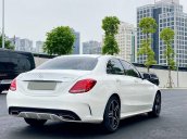 Xe chính chủ bán Mercedes C300 AMG model 2018 hộp số 9 cấp, màu trắng nội thất đỏ sang trọng cá tính, một bầu trời công nghệ