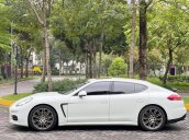 Cần bán gấp Porsche Panamera năm sản xuất 2015, màu trắng, nhập khẩu