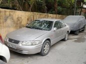 Cần bán xe Toyota Camry năm 2000, giá tốt