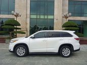 Cần bán gấp Toyota Highlander sản xuất 2016, màu trắng, nhập khẩu