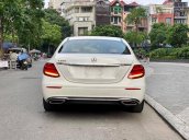 Cần bán gấp Mercedes E200 sản xuất năm 2017, màu trắng