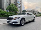 Cần bán gấp Mercedes E200 sản xuất năm 2017, màu trắng