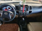 Cần bán Toyota Fortuner năm sản xuất 2015, màu bạc còn mới