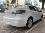 Cần bán gấp Mazda 3 sản xuất năm 2013, màu trắng  