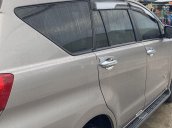 Bán ô tô Toyota Innova 2018, màu bạc xe gia đình