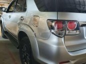 Cần bán Toyota Fortuner năm sản xuất 2015, màu bạc còn mới