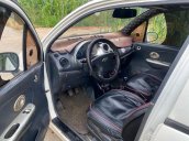 Cần bán gấp Daewoo Matiz năm 2002, màu bạc còn mới 