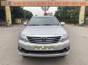 Xe Toyota Fortuner 2.7V sản xuất 2013, màu bạc