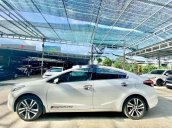 Cần bán xe Kia Cerato 2.0 AT đời 2018, màu trắng còn mới