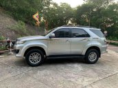 Bán xe Toyota Fortuner bản V năm 2012, màu bạc chính chủ, 495 triệu