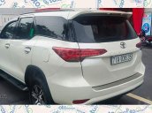 Bán Toyota Fortuner 2.4G 4x2 MT đời 2017, màu trắng, nhập khẩu 