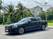 Cần bán lại xe Mercedes C200 đời 2017, màu đen chính chủ