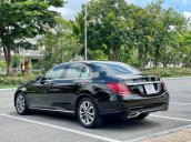 Cần bán lại xe Mercedes C200 đời 2017, màu đen chính chủ