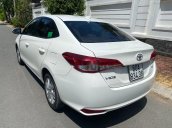 Bán Toyota Vios E sản xuất 2020, màu trắng xe gia đình