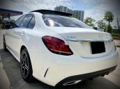 Bán Mercedes C300 đời 2021, màu trắng