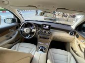 Bán Mercedes GLC 250 đời 2017, màu đen