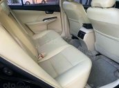 Bán xe Toyota Camry 2.0E năm sản xuất 2016, màu đen còn mới  