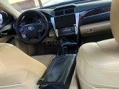 Bán xe Toyota Camry 2.0E năm sản xuất 2016, màu đen còn mới  