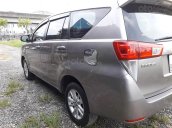 Bán xe Toyota Innova E MT đời 2017, màu xám, giá 545tr