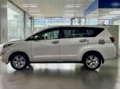 Cần bán lại xe Toyota Innova 2.0V năm sản xuất 2019, màu bạc  