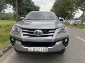 Bán Toyota Fortuner năm sản xuất 2017, màu bạc xe gia đình