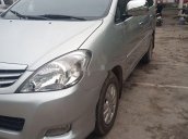 Cần bán lại xe Toyota Innova sản xuất 2010 còn mới, giá tốt