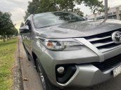 Bán Toyota Fortuner năm sản xuất 2017, màu bạc xe gia đình