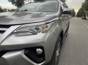 Bán Toyota Fortuner năm sản xuất 2017, màu bạc xe gia đình