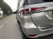 Bán Toyota Fortuner năm sản xuất 2017, màu bạc xe gia đình