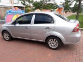 Cần bán Daewoo Gentra đời 2010, màu bạc số sàn