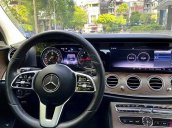 Bán Mercedes E200 đời 2019, màu đỏ còn mới