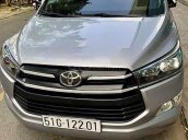 Cần bán Toyota Innova 2.0E đời 2017, màu bạc  