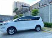 Cần bán gấp Toyota Innova 2.0E năm 2018, màu trắng số sàn