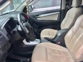 Cần bán Isuzu mu-X 3.0AT 2018, màu bạc, số tự động, giá 698tr