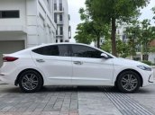 Cần bán lại xe Hyundai Elantra đời 2019, màu trắng như mới