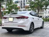 Cần bán lại xe Hyundai Elantra đời 2019, màu trắng như mới