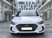 Cần bán lại xe Hyundai Elantra đời 2019, màu trắng như mới