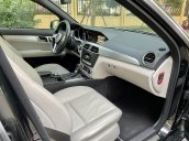 Cần bán xe Mercedes C300 AMG 2012, màu đen, giá 595tr