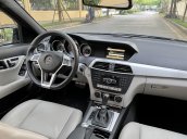 Cần bán xe Mercedes C300 AMG 2012, màu đen, giá 595tr