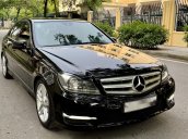 Cần bán xe Mercedes C300 AMG 2012, màu đen, giá 595tr