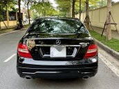 Cần bán xe Mercedes C300 AMG 2012, màu đen, giá 595tr