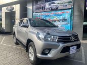 Bán xe Toyota Hilux 2.5E 2016, màu bạc, nhập khẩu còn mới