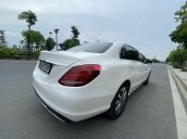 Xe Mercedes C200 đời 2017, màu trắng còn mới