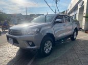 Bán xe Toyota Hilux 2.5E 2016, màu bạc, nhập khẩu còn mới